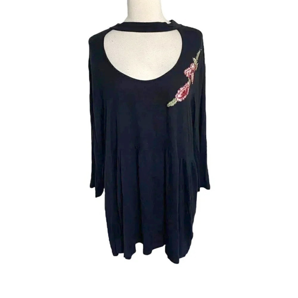 Signature Studio Tunic Top 3X Black‎ Floral Embroidered Cutout Neck 3/4 Sleeve